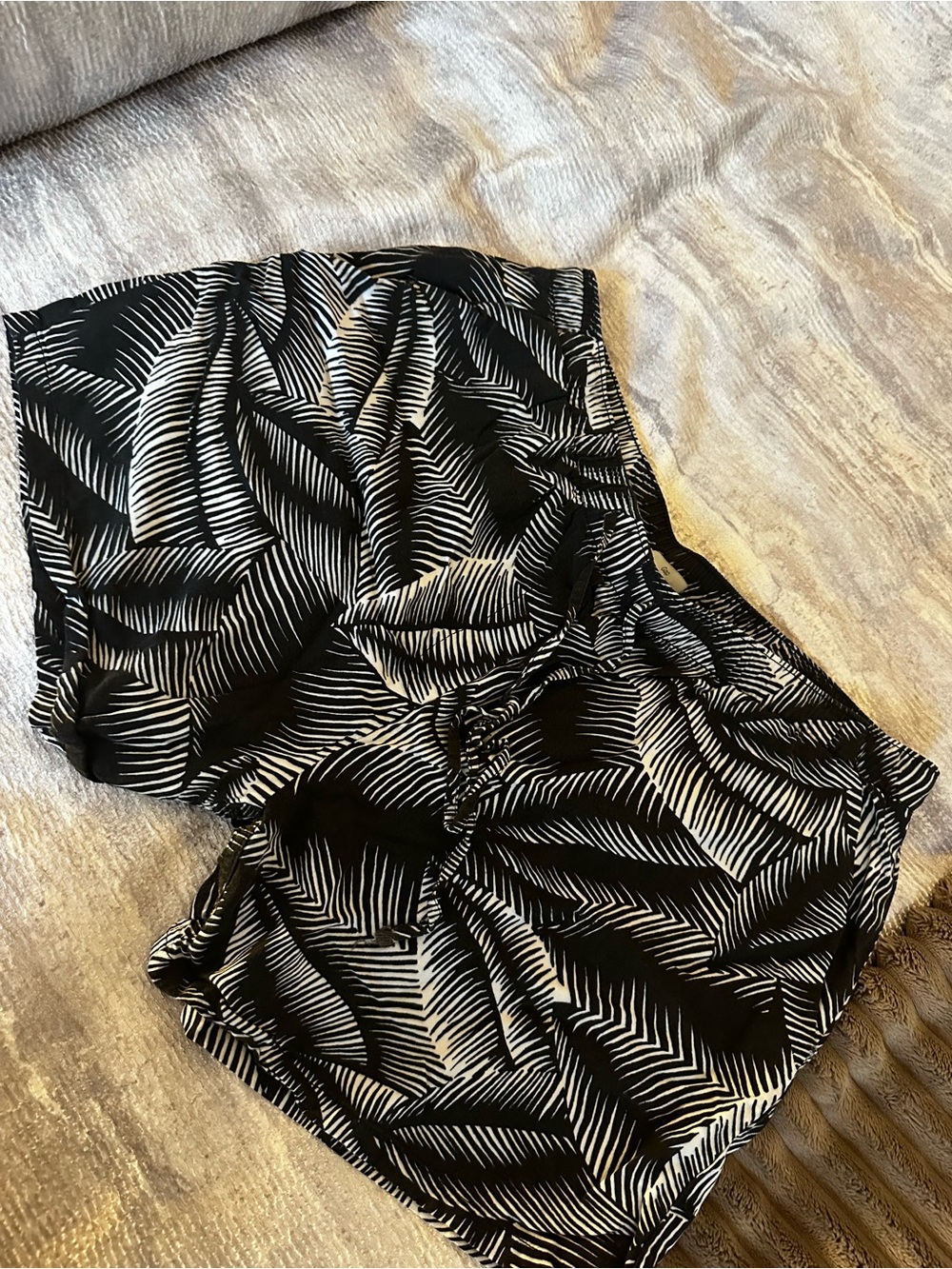 GAP Black and White Palm-Print Shorts